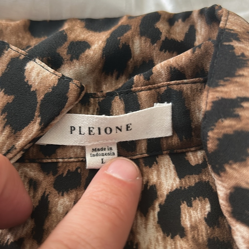 Pleione button down‎ - Picture 2 of 2